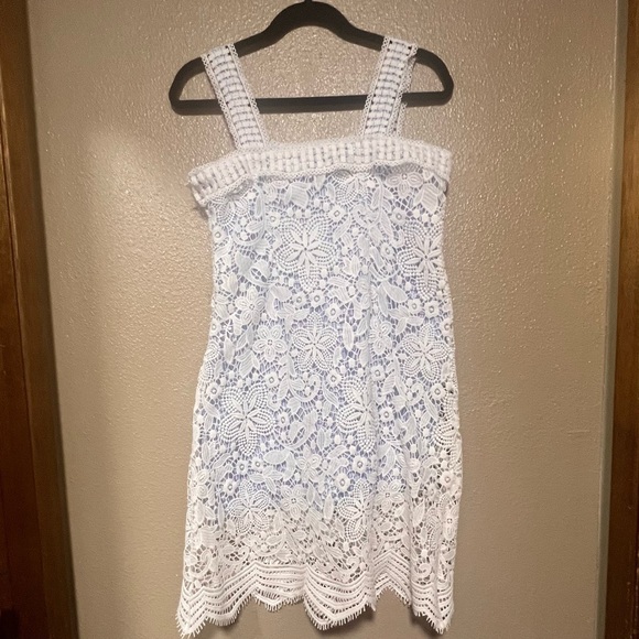 LIKE NEW Romeo & Juliet Couture Blue and White Floral Crochet Lace Dress - Picture 6 of 10